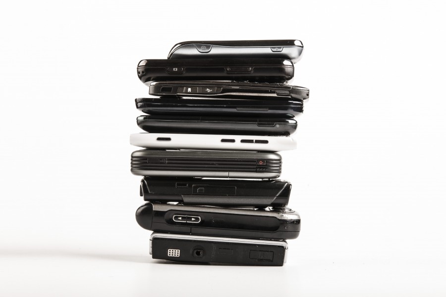 celular, pilha, pilha, velho, velho, desatualizado, obsoleto, tecnologia, fundo branco, telefones inteligentes,