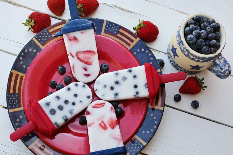 americana, independência, eua, dia, américa, feriado, julho, celebração, feliz, nacional, bandeira, unido, liberdade, azul, plano de fundo, vermelho, patriótico, quarto, 4, patriotismo, saudação, design, 4 de julho, evento, branco, estados, estados unidos, dia da independência, país, comemorar, história, nação, 4, quarto de julho, liberdade, 4 de julho, 4 de julho, 4 de julho fundo, sorvete, comida,