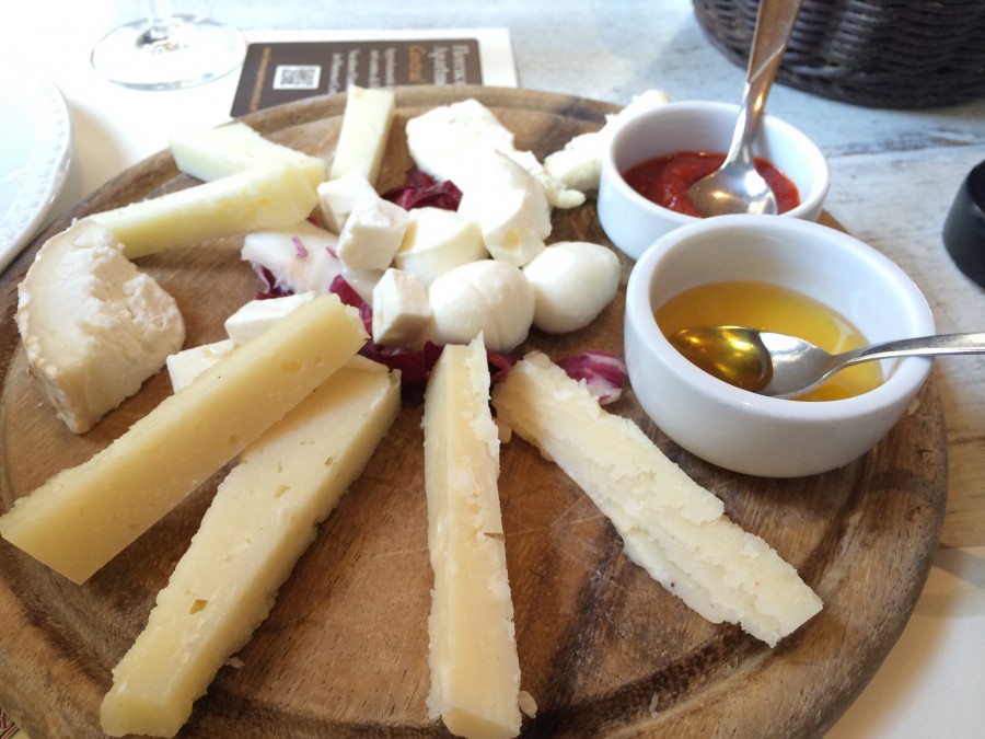 queijo, picado, refeições, mesa, queijo parmesão, mussarela, comida italiana,