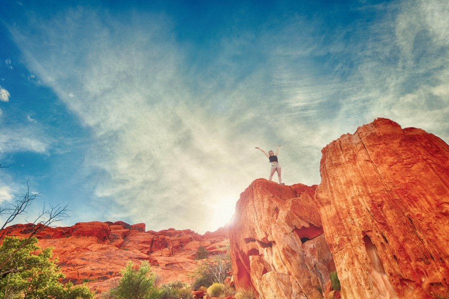 Céu, Las Vegas, Exploração, Ao ar livre, Uma pessoa, Caminhada, Explorar, Menina, Paisagem, Laranja, Vermelho, Esportes, Viagens, Turismo, Aventura, Azul, Body Art, Nuvens, Natureza, Ao ar livre, Rocha, Rochas, Vermelho, Viagem, Caminhada conceito de liberdade de dia de viagem