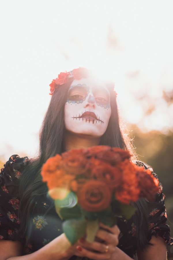 rosto, mulher, festival, morte, calaca, cultura, arte, dia, halloween, méxico, crânio, assustador, tradicional, horror, traje, tradição, folclore, pintura, catrina, calavera, celebração, retrato, menina, preto, esqueleto, artístico, morto, latim, açúcar, mexicano, flor, típico, catrin, feriado, casal, humano, tudo, amor, mariachi, guitarra, bigode, guadalajara, charro, filme, amarelo, olhos, namorados, fantasma, homem, flores