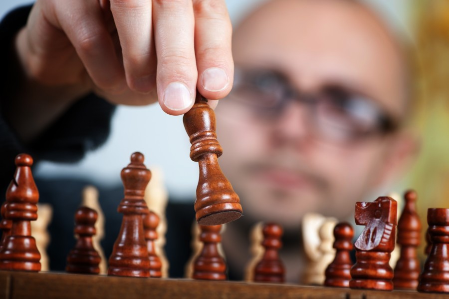 ação, peão, estratégico, tabuleiro de xadrez, psicologia, expressão, inteligência, masculino, competitiva, xeque mate, intenso, estilo de vida, xadrez, olhar, pessoa, competição, concentração, jogador, jogo, analisar, homem jogo, pensativo, analítico, jogo, movimento,