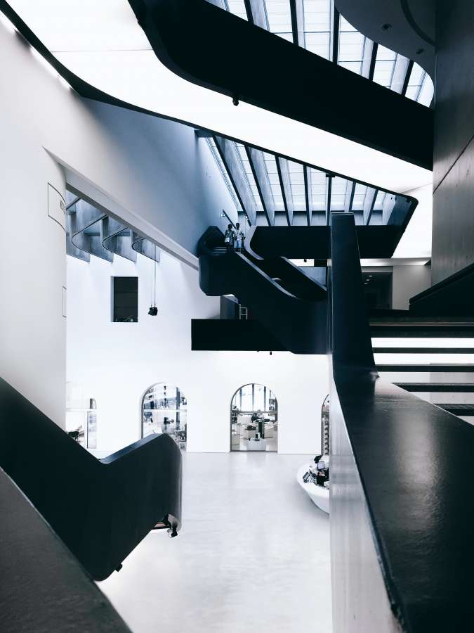 moderno, arquitetura, construção, resumo, branco, preto, plano de fundo, estrutura, projeto, construção, padrão, luz, urbano, geométrico, contemporâneo, cidade, textura, interior, céu, curva, janela, perspectiva, futurista, fachada, negócios, escritório, parede, corporativo, alta, tecnologia, torre, centro da cidade, metal, concreto, para cima, vista e, arquitetura, centro, composição, sombra, cinza, forma, interior