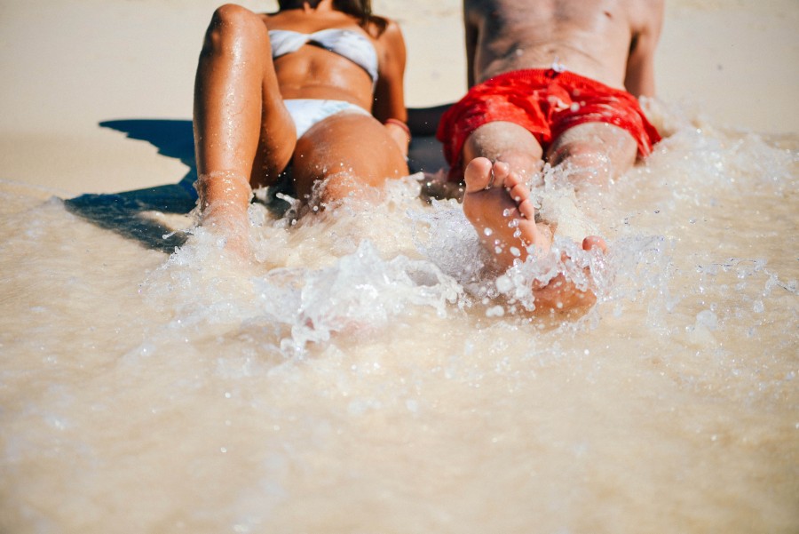 Pés, praia, garota, férias, verão, água, mulher, beachwear, biquíni, garota, menino, fofa, diversão, amor, homem, brincalhão, relacionamento, mar, splash, sol, férias, valentine, verão, viagens relaxe, férias, casal, amor, vermelho, caribe,