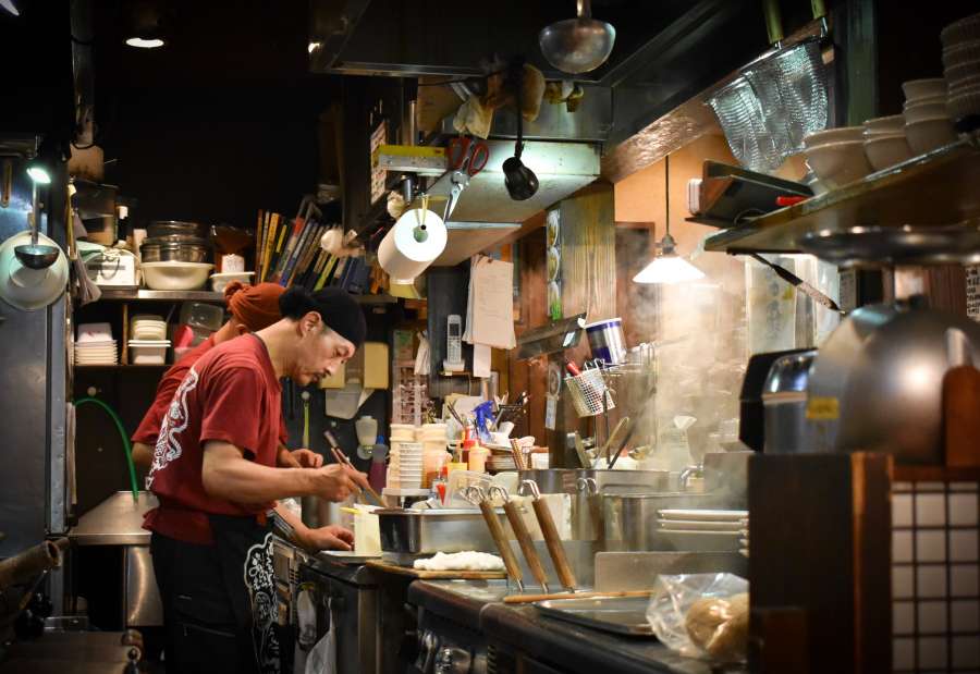 comida, cozinha, almoço, sopa, ramen, delicioso, gourmet, refeição, jantar, saboroso, prato, Japão, japonês, tradicional, carne, asiático, ásia, restaurante, pauzinhos, cozinhar, macarrão, tigela, macarrão, vegetal, plano de fundo, quente, verde, ovo, chinês, caldo, oriental, comer, cebola, saudável, miso, prato, mesa, porco, frango, soja, fresco, comer, molho, carne, assado, branco, cozido, escuro, sopa de ramen, topo visualizar