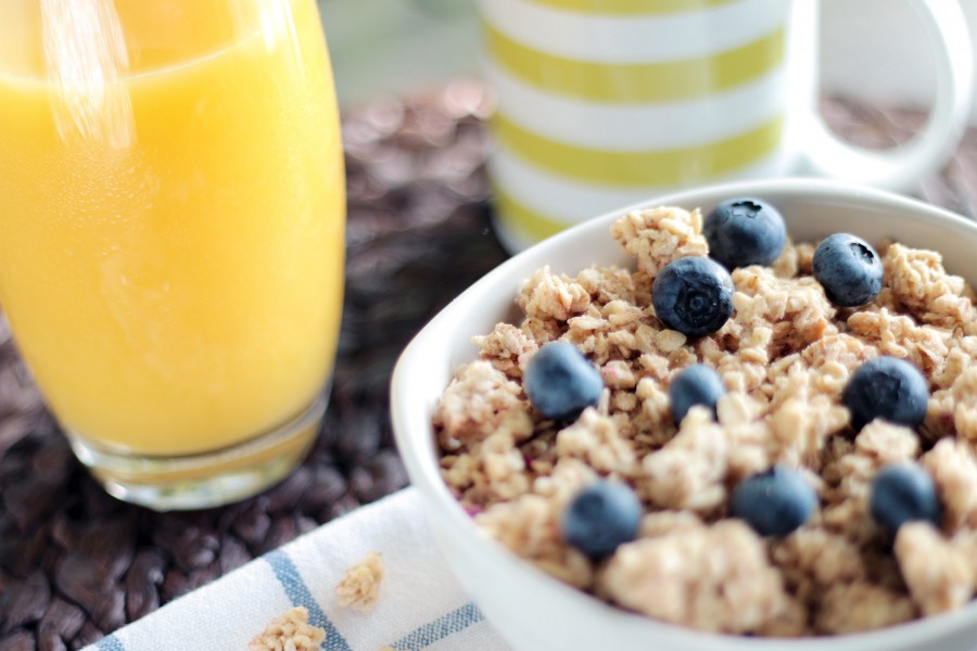 copo, bebendo suco de laranja, frutas frescas, frutas cítricas, cereais, mirtilos, mirtilo, café da manhã, tigela, cereais,