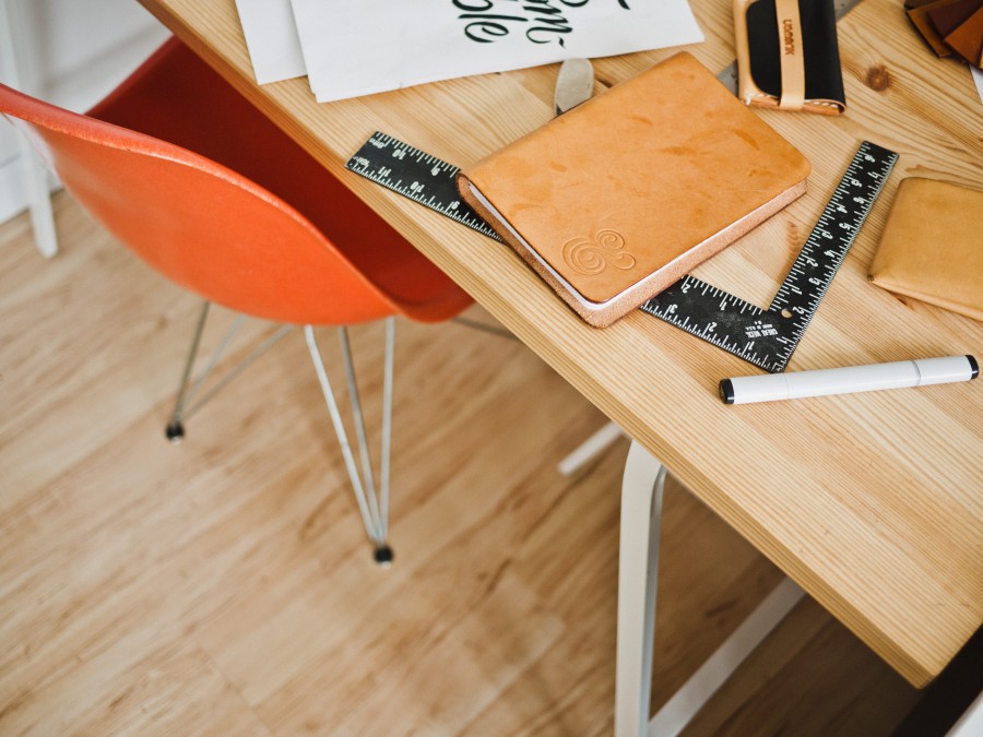 mesa, madeira, lição de casa, lição de casa, trabalho, trabalho, régua, matemática, caderno, caneta, estudo, estudo, cadeira, caderno, caderno, couro,