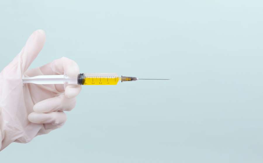 injeção, medicamento, médico, vírus, seringa, médico, saúde, vacina, coronavírus, vacinação, hospital, tratamento, cuidado, agulha, medicamento, covid-19, corona, gripe, clínica, proteção, doença, imunização, prevenção, medicação, enfermeira, doença, pandemia, máscara, paciente, epidemia, infecção, mão, saúde, tiro, cobiça, dose, ciência, terapia, cura, equipamento, vetor, mulher, imune, isolado, plano de fundo, homem, pessoas, adulto, pessoa, covid19