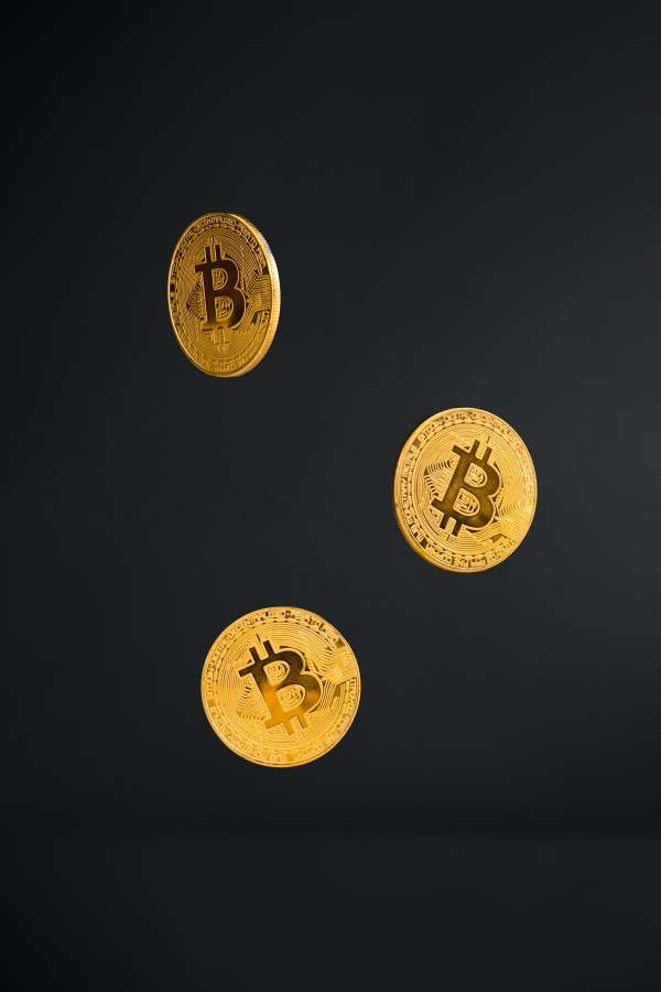 bitcoin, finanças, moeda, criptografia, dinheiro, negócios, moeda, digital, câmbio, conceito, tecnologia, criptomoeda, virtual, financeiro, mineração, blockchain, criptografia, eletrônico, mercado, bancário, comércio, plano de fundo, pagamento, investimento, web, internet, economia, ouro, bit, banco, pagamento, dinheiro, ilustração, símbolo, rede, vetor, global, btc, ícone, computador, dourado, internacional, cadeia de bloco, design, sinal, carteira, plana, criptomoeda, crescimento, transação