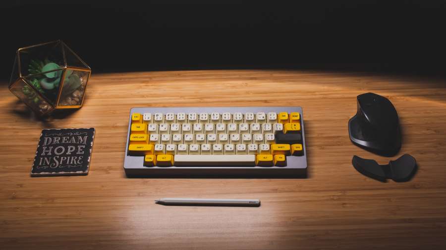 mouse, teclado, computador, tecnologia, sem fio, dispositivo, internet, pc, negócios, plano de fundo, moderno, equipamento, branco, área de trabalho, botão, laptop, escritório, objeto, chave, digital, trabalho, informações, teclado, mesa, ferramenta, dados, entrada, eletrônico, web, closeup, local de trabalho, controle, clique, tabela, design, hardware, lazer, portátil, online, número, placa, eletrônica
