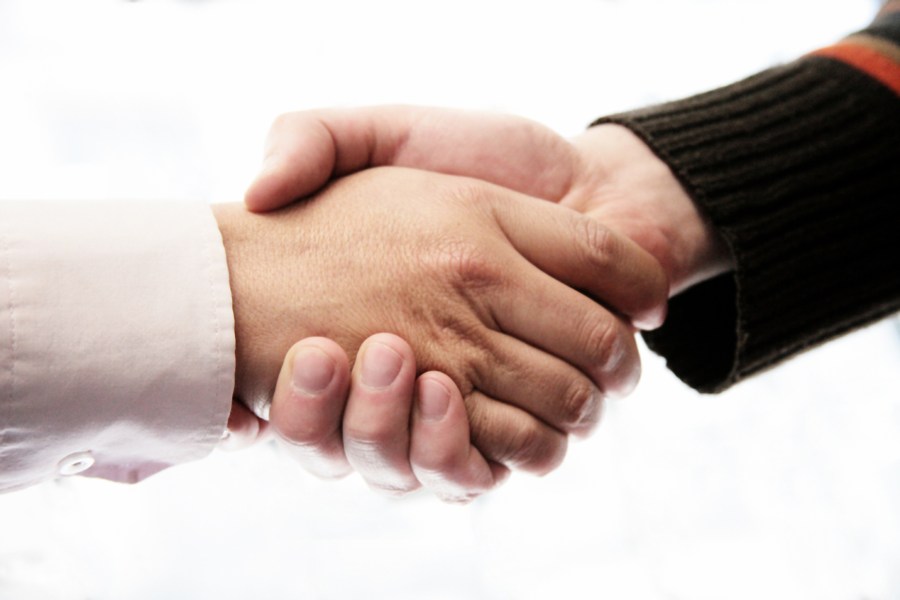 negócio, mãos, mãos, confiança, negócio, conceito, aperto, aperto mão, homens, homem, segurança, contrato, honra,