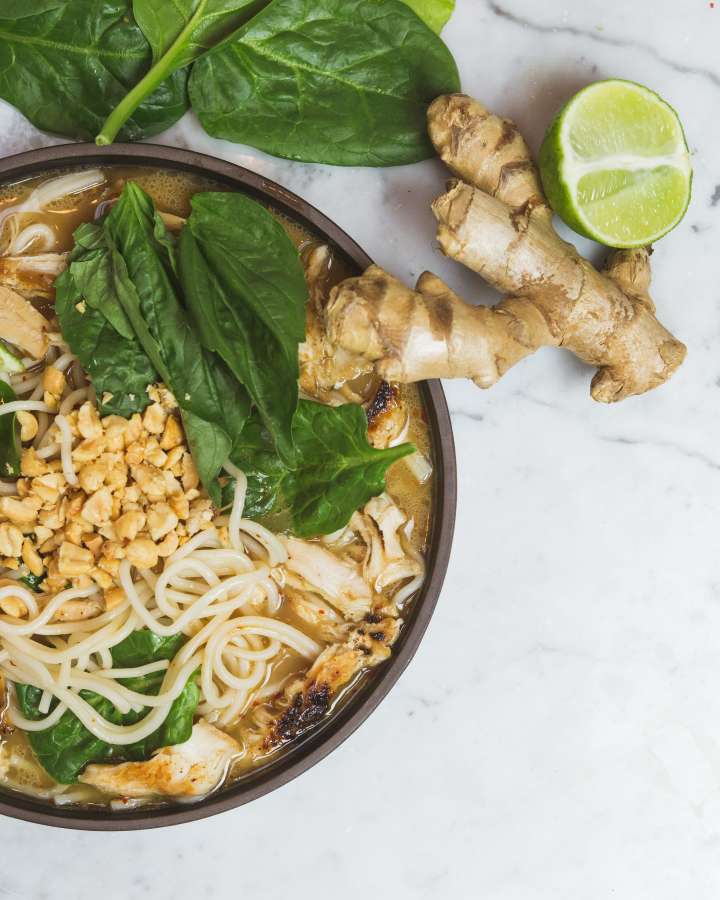 comida, sopa, cozinhar, asiático, japonês, ramen, refeição, culinária, macarrão, tigela, almoço, delicioso, chinês, tradicional, plano de fundo, prato, Japão, jantar, Ásia, quente, saudável, gourmet, ovo, carne, pauzinhos, porco, macarrão, cebola, saboroso, fresco, soja, branco, missô, vegetal, caldo, udon, molho, comer, restaurante, cozido, comer, vegetais, menu, cultura, isolado, verde, pauzinho, frango, ingrediente, picante