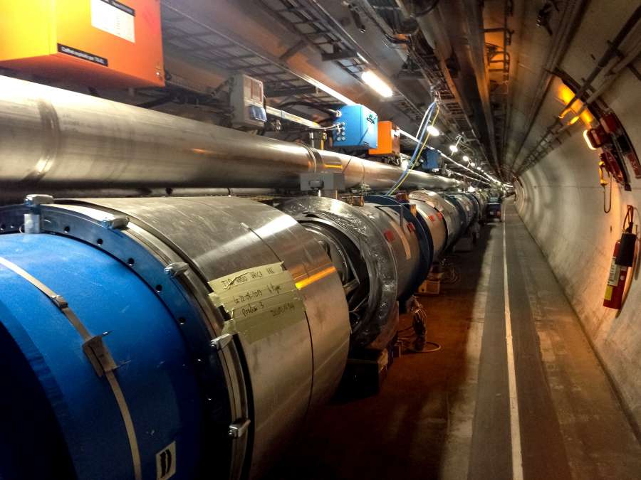 lhc, partícula, ciência, nuclear, hádron, física, colisor, higgs, energia, antimatéria, acelerador, próton, colisão, elétron, matéria, quark, científico, massa, átomo, grande, modelo, pósitron, quantum, ilustração, atômico, resumo, cern, poder, bóson, nêutron, leptão, plano de fundo, padrão, pesquisa, fusão, elementar, futurista, colidir, luz, grande, radiação, partículas, tecnologia, astrofísica, espaço, explosão, universo, ficção, 3d, einstein