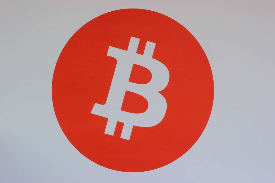 bitcoin, moeda, moeda, dinheiro, vetorial, símbolo, ilustração, design, criptografia, laranja, conceito, digital, logotipo, ícone, finanças, web, internet, tecnologia, câmbio, sinal, mineração, dinheiro, emblema, pagamento, comércio, colorido, cor, gráfico, negócios, investimento, moderno, ouro, pagamento, plano, cadeia de blocos, plano de fundo, inteligente, linha fina, fundo escuro, brilhante, mercado, isolado, virtual, modelo, geométrico, futurista, eletrônico, banco, inovação , papel de parede

