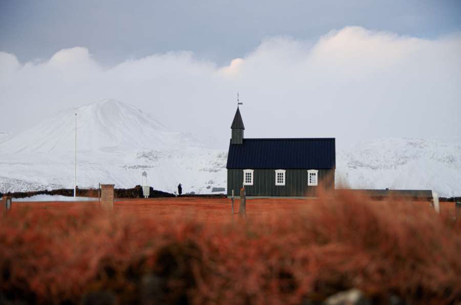 islândia, paisagem, viagens, céu, natureza, igreja, islandês, turismo, arquitetura, bela, marco, religião, construção, montanha, velha, reykjavik, cristianismo, ilha, cênica, vista, inverno, verão, noite, catedral, escandinávia, religioso, preto, madeira, plano de fundo, paisagem urbana, zona rural, hallgrimskirkja, boreal, exterior, neve, cristão, casa, paisagem, famosos, país, luterano, nórdico, capela, branco