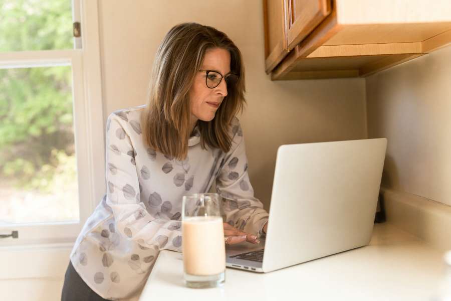Mulher, Computador, Fêmea, Tecnologia, Laptop, Sentado, Caucasiano, Jovem, Menina, Internet, Notebook, Pessoa, Negócios, Trabalho, Comunicação, Atraente, Moderno, Pessoas, Trabalho, Bonito, Feliz, Digital, Sem fio, Escritório, Branco, Adulto, Conexão, Casual, Interior, Casa, Morena, Usando, Espaço para cópia, Casa, Bonita, Escrita, Branco, Aprendizagem, Laptop, Profissional, Trabalho, Tela, Mesa, Computador pessoal, Estudo, Retrato, Mulher de negócios, Local de trabalho, Aluno, Mesa Juventude, Beleza, Surfe, Plano de fundo, Conversando, Universidade, Inteligente, Olhando, Digitando, Mão, Africano, Multimídia, Janela, Faculdade, Estudo, Interior, Online, Confortável, Empresário, Bem, Pensativo, Vestido, Pensativo, Fofo, Educação , Afro, Colar, Vista, Trabalhador, Profissão, Étnico, Funcionário, Americano, Carreira, Dispositivo, Noite, Preto, Cadeira, Lado, Elegante, Ocupação, Bem-sucedido, Corporativo, Roupa casual, Gerente, Refeições e bebidas, Café, Proprietário da empresa , Small Emp Day, Horizontal, Chávena de Café, Olhando para a Tela, Computador Portátil, Mensagens, My Llennial, Local Bus iness, Email, Customer, Elevated View, Service, Sunlight, Cafe, 20s, Selective Focus, Three Quarter Length, Sala de aula, Designer, Criativo, Estilo de vida, Alegre, Encaracolado, Projeto, Interior, Start-up, Aparte, Estilo de conveniência, Social Mídia, Uma pessoa, Vista aérea, Jovem adulto, Usando computador, Café, Smartphone, Manhã, Coworking, Faculdade, Navegação, Olhar, Óculos, Tecnologia, Navegar, Positividade, E-mail, E-mail, Olhar, Lugar de mulher de negócios, Close-up, Teclado, Espaço de cópia, Secretária, Teclado, Tipo, Vazio, Web, Sofá, Felicidade, Relaxante, Acolhedor, Pacífica, Sala de estar, Sofá, Desfrutando, Roxo, Cabelo castanho, Vermelho, Sorriso confortável, Espaço de cópia, Espaço de cópia, Vestuário, Local de trabalho, Doméstico, Doméstico, Calmo, Casa, Vestir, Cama, Social, Cruzado, Dobrado, Na netbook, Quarto, Roupas, Tocar, Roupas, Leitura, Tarefa móvel, Tela, Despreocupado, Blogs, Rede, Jeans, Alto, Isolado , Laptop, Close-up, Close-up, Conversa, Cinza, Conexão, Chão, Adolescente, Sorridente, Suéter, Pernas de modelo, Sala 0
