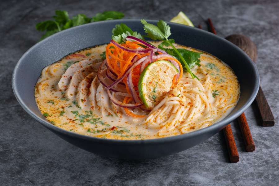 almoço, refeição, comida, asiático, ramen, cozinha, japonês, prato, saudável, tigela, jantar, saboroso, tradicional, plano de fundo, macarrão, chinês, Japão, sopa, delicioso, carne, vegetal, macarrão, quente, fresco, cozinhar, restaurante, prato, ásia, pauzinhos, ovo, gourmet, molho, dieta, verde, carne de porco, oriental, branco, massa, tailandês, closeup, close-up, rápido, picante, cultura, mesa, isolado, cebola, salada, instantâneo