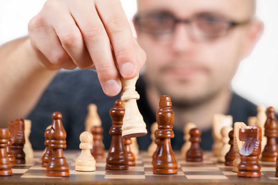 ação, peão, estratégico, tabuleiro de xadrez, psicologia, expressão, inteligência, masculino, competitiva, xeque mate, intenso, estilo de vida, xadrez, olhar, pessoa, competição, concentração, jogador, jogo, analisar, homem jogo, pensativo, analítico, jogo, movimento,