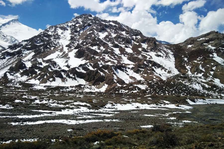Céu, montanhas nevadas, natureza, montanhas nevadas, cena do inverno, branco, céu azul, azul, viajar, paisagem, solo, paisagens naturais, fundo, férias, viajar, pico, montanhas, sol, vista, gelo, turismo de inverno, rocha montanha, dia de sol, alta, topo, bela, terra, caminhadas, neve, vale, paisagens de inverno, pedra, pico de montanha de neve, dia, fundo de neve, paisagem de neve, marco, beleza, frio paisagem do inverno, sul, las leas,