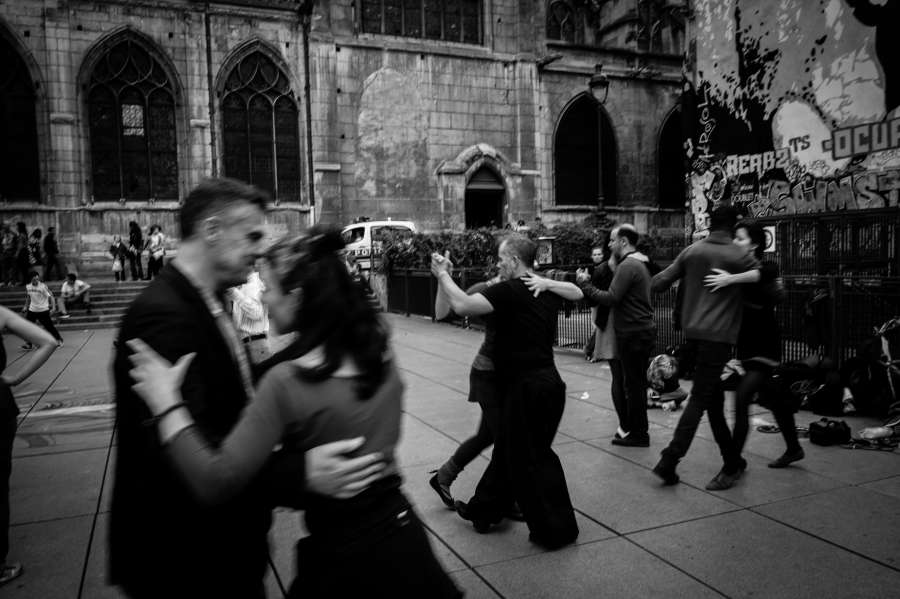 tango, grupo, pessoas, latino, salão de baile, casal, dança, clube, dançarino, juntos, coreografia, dentro de casa, estilo de vida, caucasiano, vida noturna, muitos, passatempo, roupas, dança, atividade, bem-estar, festa, parceiros, música, casais, saudável, em movimento, adultos, amador, pasodoble, interior, preto e branco,
