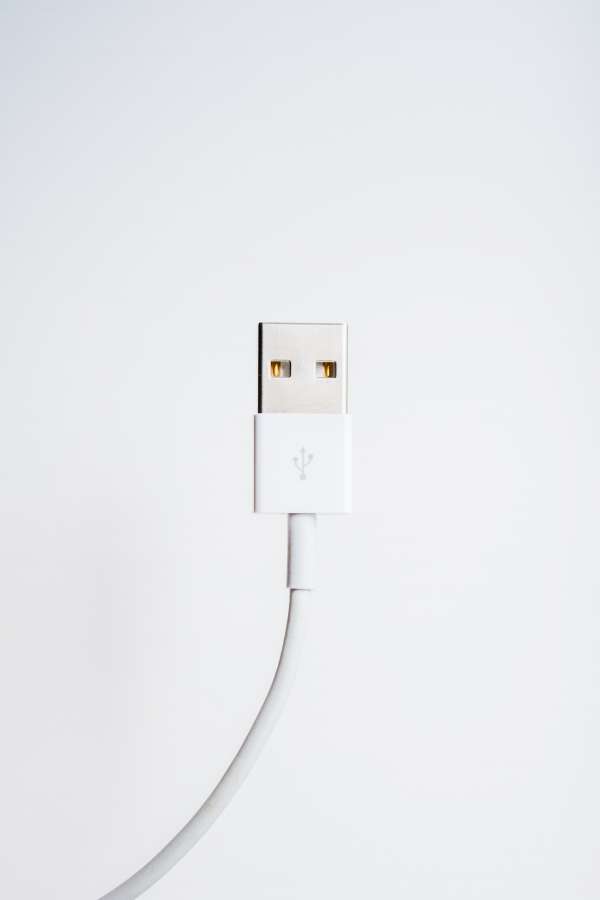 conector, tecnologia, usb, plugue, computador, branco, equipamento, cabo, conexão, eletrônico, alimentação, isolado, conectar, plano de fundo, dispositivo, comunicação, dados, fio, hardware, rede, digital, carregador, telefone, adaptador, porta, móvel, energia, closeup, moderno, plástico, linha, design, carga, elétrica, transferência, universal, soquete, objeto, elétrico, informações, cabos, vetor, recarregar, inteligente, smartphone, eletrônica, bateria, abastecimento