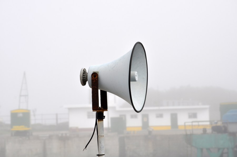 Megafone, Ruído, Usando a voz, Único objeto, Isolado, Fundo branco, Som,