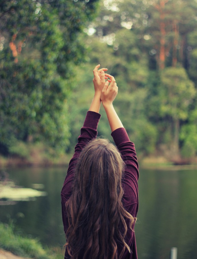 woman, adulta, lake, river, florestal, exterior, nature, relax, freedom, vacation, travel, mãos para cima, concept,