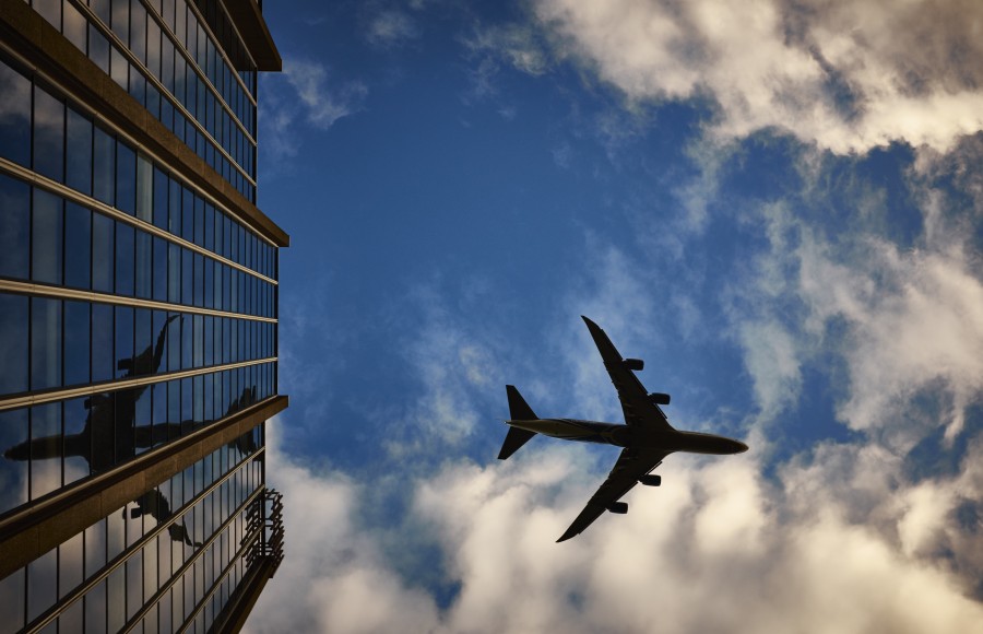 avião, viagem, transporte, viagem, azul, céu, nuvens, sombra, construção, altura, janelas, reflexão, cidade, urbano,