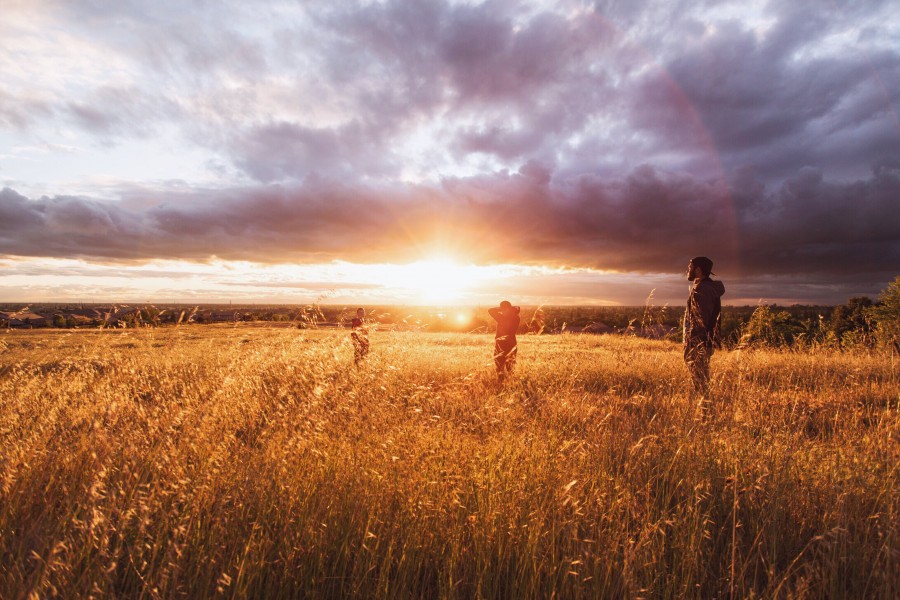 pessoas, jovem, adulto, adultos, campo, ao ar livre, exterior, natureza, pôr do sol, paisagem, pôr do sol, liberdade, conceito,