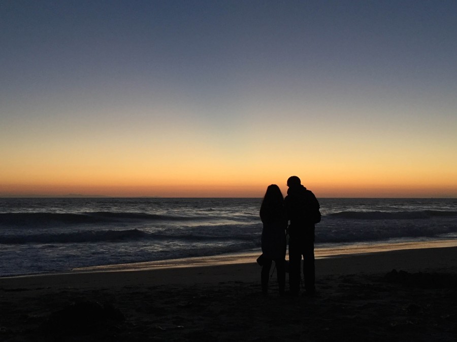 pôr do sol, pôr do sol, pôr do sol, duas pessoas, pessoas, par, homem, mulher, praia, amor, romance, romanticos, silueta,