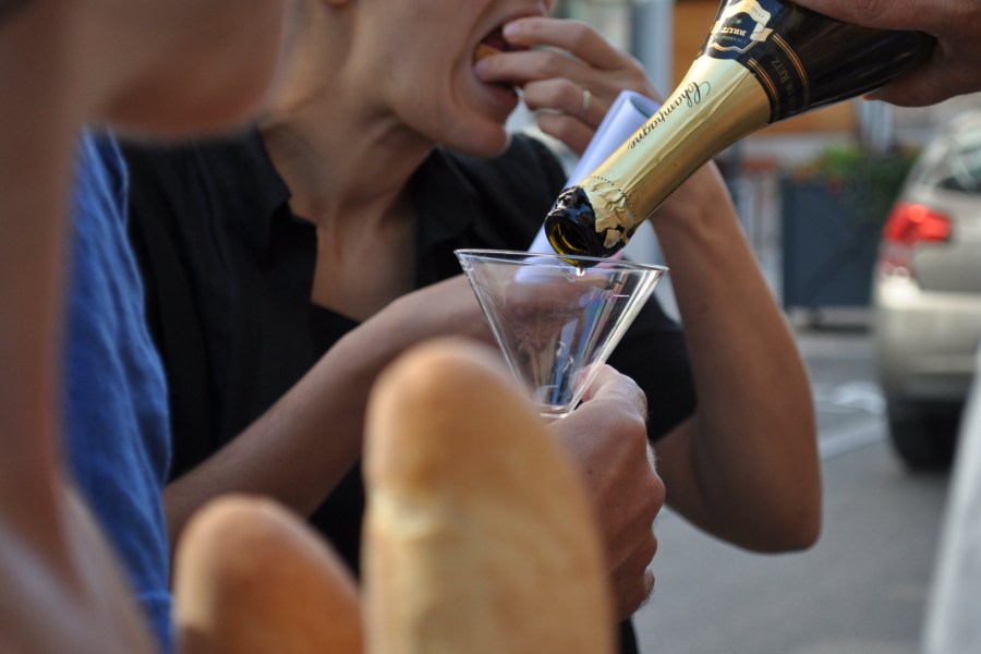 pessoas, grupo, amigo, amigos, champanhe, bebida, alcoólatra, álcool, diversão, bebida, bebida, comer, refeições, mulher, fora, bares, tempo livre, servir,