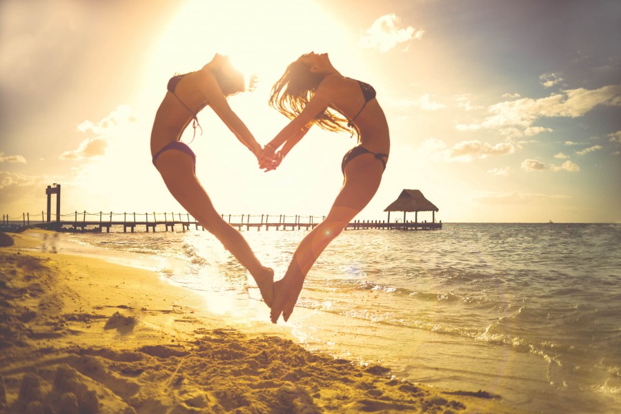 Praia, conceito, Ed Gregory, coração, estilo de vida, pele, verão, pôr do sol, amarelo, atraente, biquíni, body art, bonito, data, emoção, sentimento, flare, diversão, meninas, salto, salto amor, dia, relacionamento, atraente, sol, maiô, valentine, conceito, duas pessoas, mulher, mulheres,