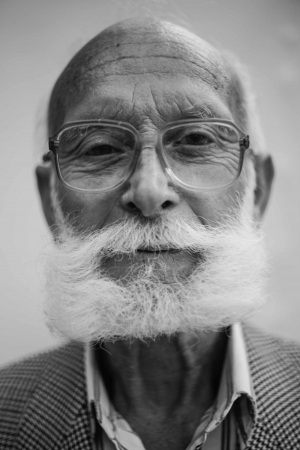 homem, adulto, homem velho, barba, preto e branco, óculos, close-up, sereno, cara, retrato, 70 anos de idade,
