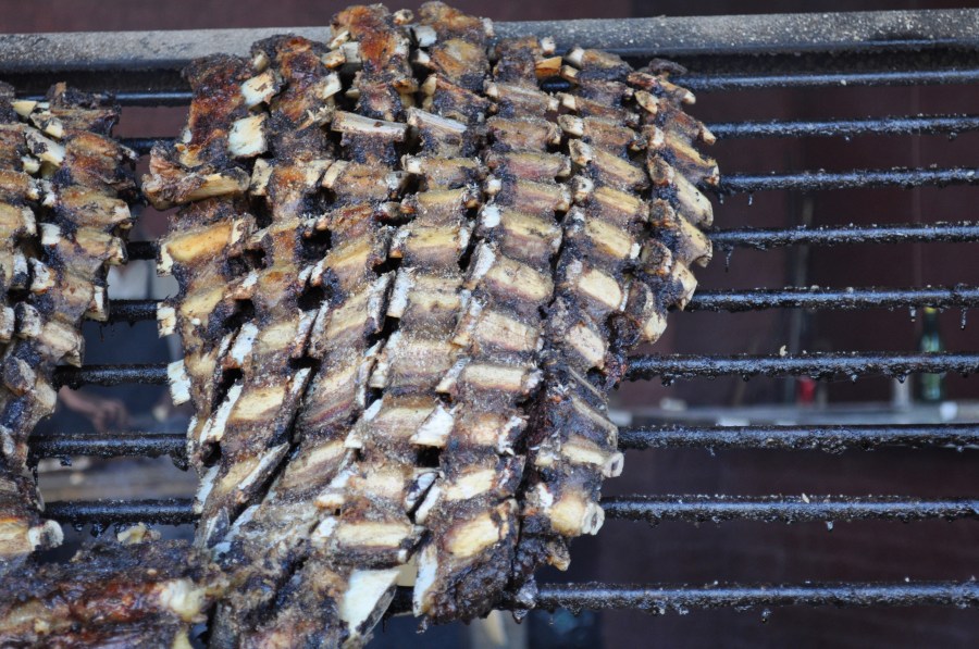 Assado, Grelha, Grelha, Comida Típica, Tradição, Campo, Carne, Costela, Ribs, EmbersCozinhado, Quente, Gordura