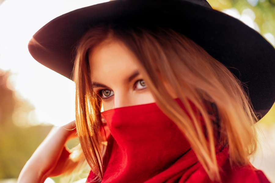 mulher, lenço, pessoas, fábrica, ambiental, natureza, atenção plena, relaxar, um, menina, estilo de vida, suporte, ao ar livre, meio ambiente, industrial, pessoa, adulto, solitário, moda, amizade, parceria, fêmea, jovem, solidão, loira, linda, sozinha, fofocando, viajar
