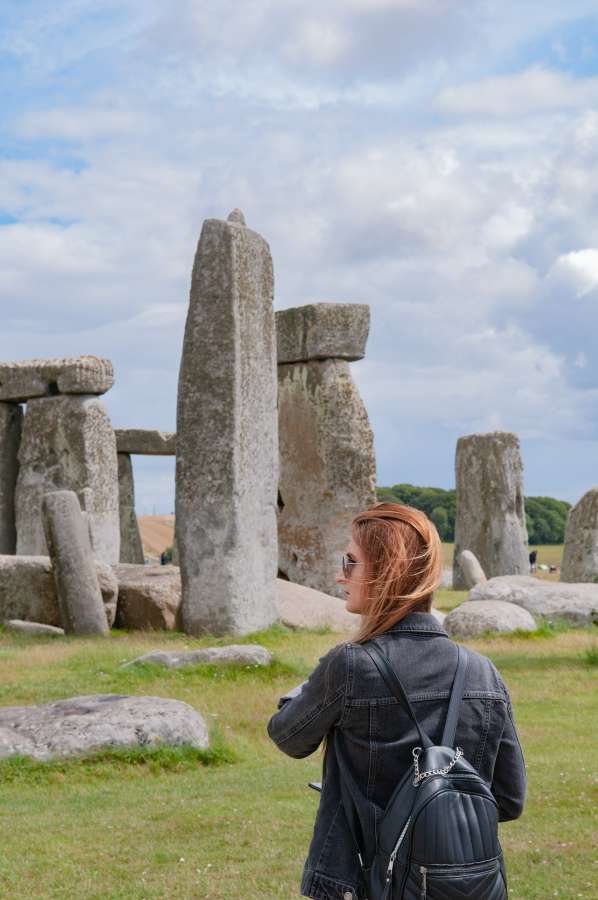 monumento, pré-histórico, stonehenge, marco, inglaterra, grã-bretanha, antigo, pedra, paisagem, herança, reino unido, céu, inglês, salisbury, círculo, rocha, viagem, turismo, mistério, histórico, dramático, maravilha, velho, Wiltshire, unesco, europa, nascer do sol, solstício, ruínas, arqueologia, henge, atração, nuvens, turista, ao ar livre, bela, ruína, arquitetura, famosos, símbolo, pré-história, colorido, religião, megálito, zona rural, verão