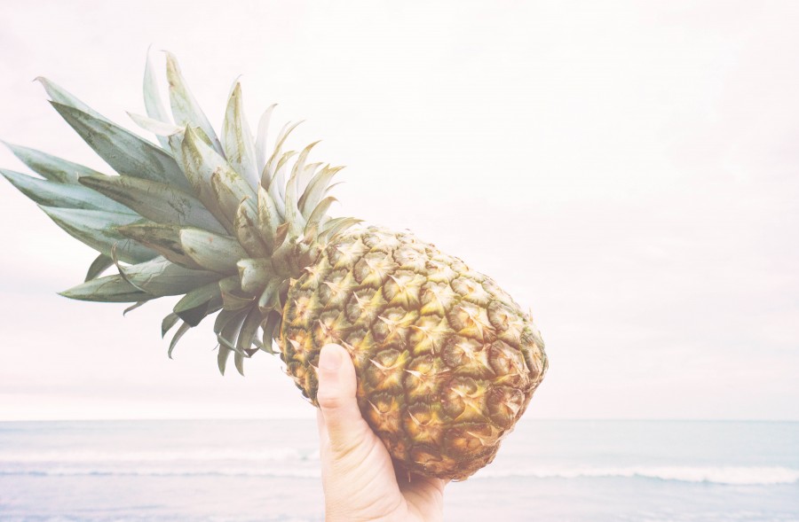 abacaxi, frutas, frutas, fresco, tropical, refeições, anana, maduro, maduro, close-up, agarrar, mãos, mostrar, mostrando, praia,