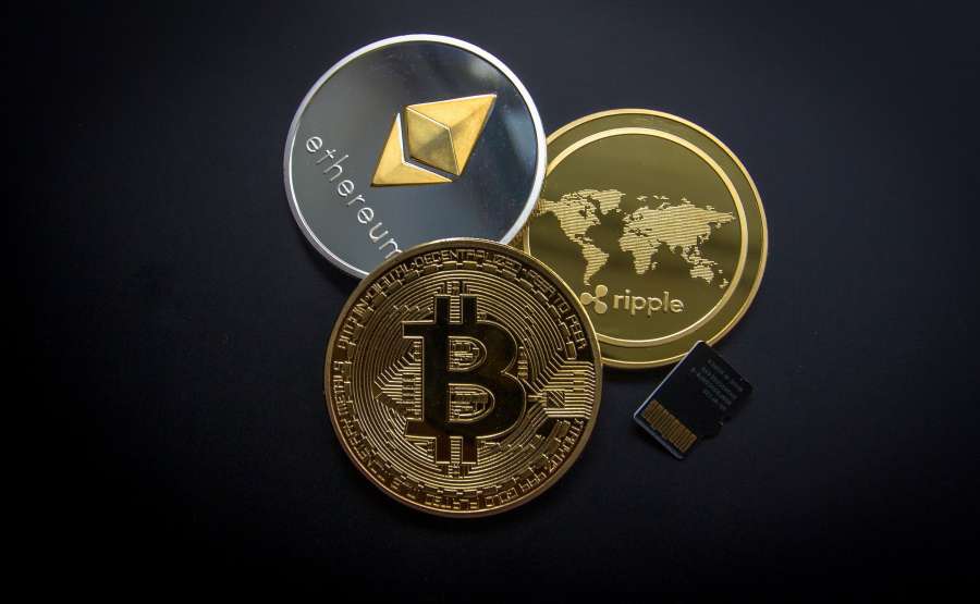 bitcoin, negócios, moeda, dinheiro, virtual, moeda, criptomoeda, digital, câmbio, criptografia, conceito, comércio, blockchain, ouro, economia, finanças, bancário, bit, dourado, criptografia, pagamento, eletrônico, financeiro, internet, mineração, dinheiro, banco, btc, plano de fundo, tecnologia, símbolo, mercado, pagamento, web, comércio, global, computador, investimento, comprar, internacional, comércio eletrônico, valor, anônimo, carteira, poupança, rede, moeda de bits, ethereum, ripple, 
