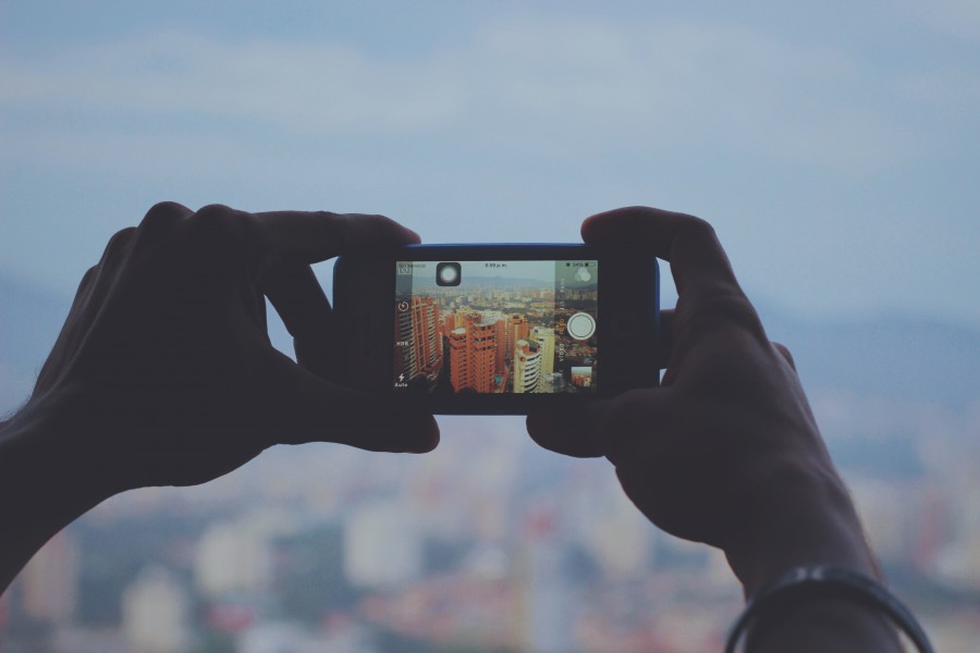 paisagem, urbano, uma pessoa, pessoas, homem, mãos, mãos, telefone celular, móvel, foto, fotografia, tendo, borrão, conceito, tecnologia, edifícios,