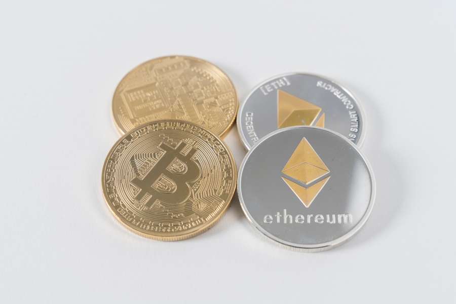 bitcoin, dinheiro, moeda, finanças, negócios, ethereum, conceito, moeda, criptografia, bancário, internet, mercado, digital, câmbio, financeiro, comércio, virtual, rede, pagamento, investimento, símbolo, blockchain, mineração, ouro, pagamento, bit, dinheiro, banco, criptomoeda, criptografia, eletrônico, comércio, economia, metal, e-commerce, éter, bit-coin, litecoin, dourado, crescimento, comprar, ilustração, e-business, ícone, ondulação, btc, cripto- moeda, plano de fundo, global, isolado
