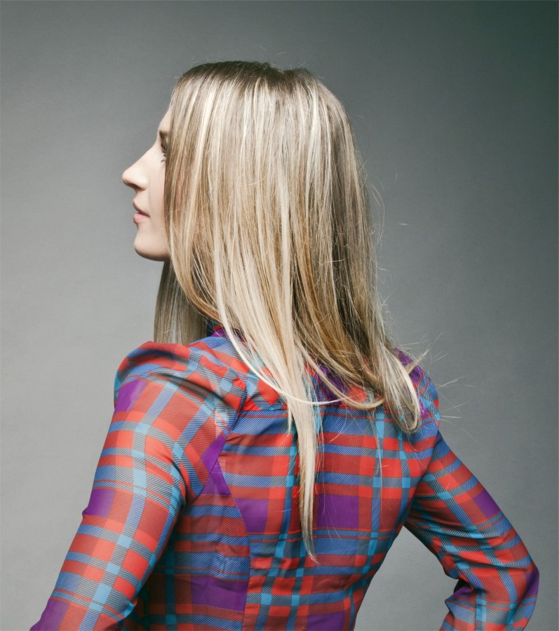 uma pessoa, pessoas, mulher, jovem, 20 anos de idade, camisa, moda, escoses, moda, loira, cabelo,