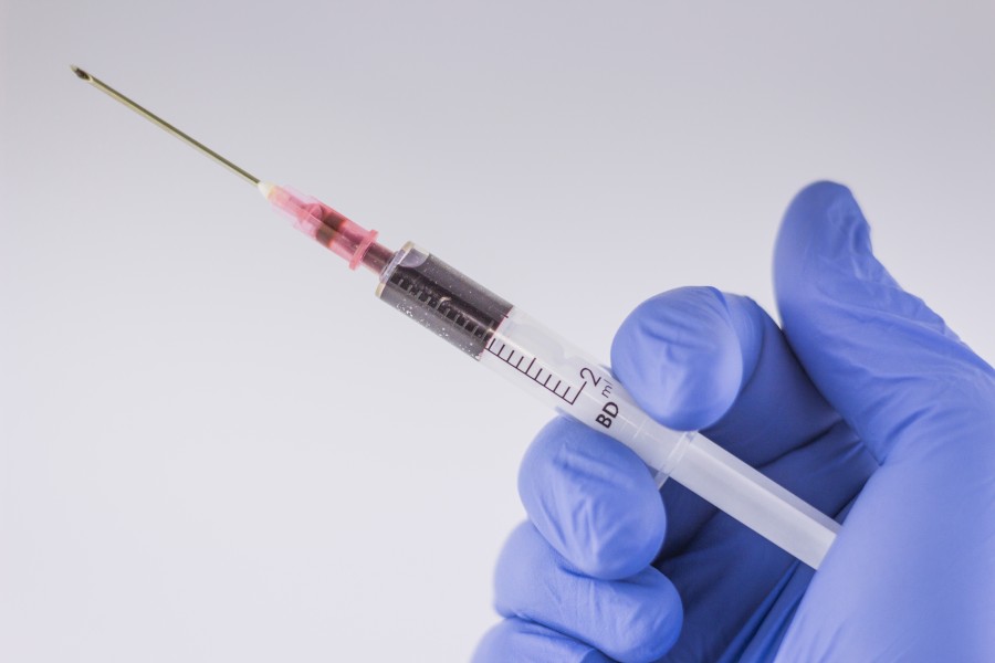 sangue, ciência, medicina, análise, agulha, seringa, extração, mãos, luva, látex, conceito, close-up,