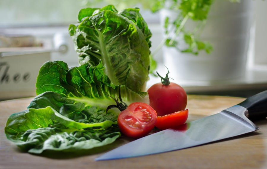 salada, preparação, alface, tomate, vegetal, vegetal, cozinha, cozinheiro, tabela, lâmina, faca, saudável,