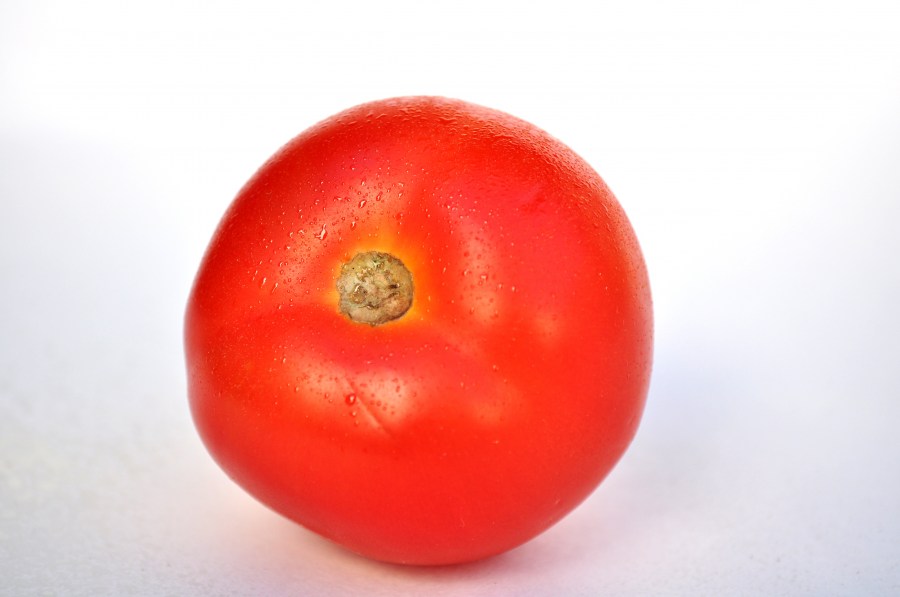 Fundo branco, tiro do estúdio, cortar, um objeto, tomate, vegetal, vermelho