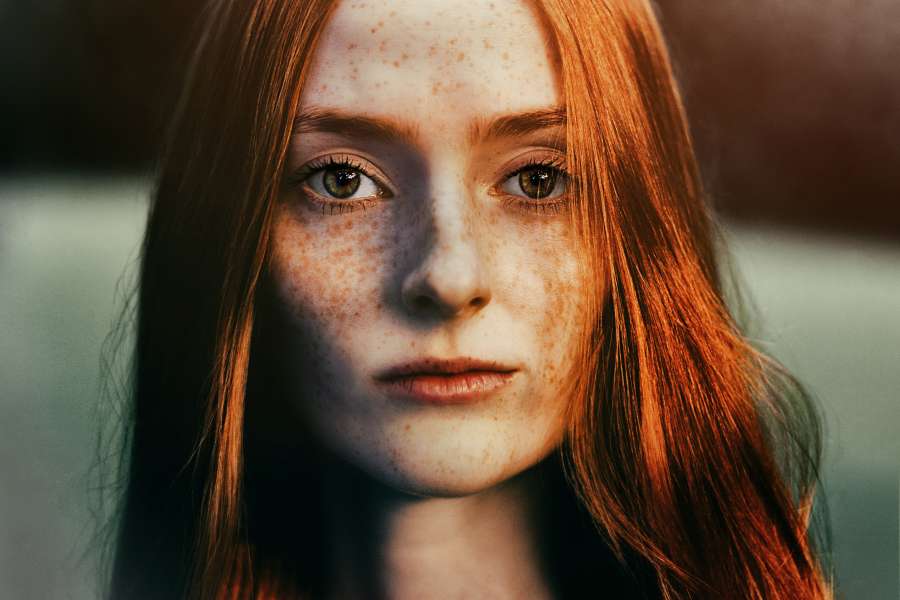 retrato, beleza, bela, menina, mulher, vermelho, sorriso, jovem, plano de fundo, fêmea, atraente, branco, estilo de vida, pessoa, ruiva, bonita, fofa, modelo, alegre, cabelo, estilo, feliz, adulto, penteado, adolescente, casual, natural, juventude, gengibre, terno, estúdio, um, ternura, bom, roupa, sardas, adolescente, cabeça, pessoas, alegria, moda, caucasiana, senhora, rosto, brilhante, elegante, camisa, pele, cabelo ruivo