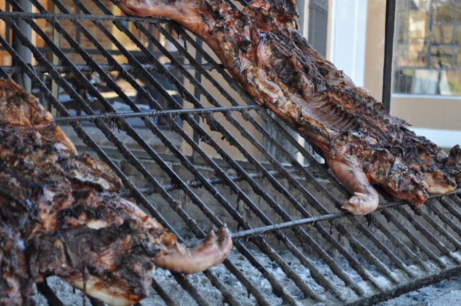 Assado, Grelha, Grelha, Comida Típica, Tradição, Campo, Carne, Costela, Ribs, EmbersCozinhado, Quente, Gordura