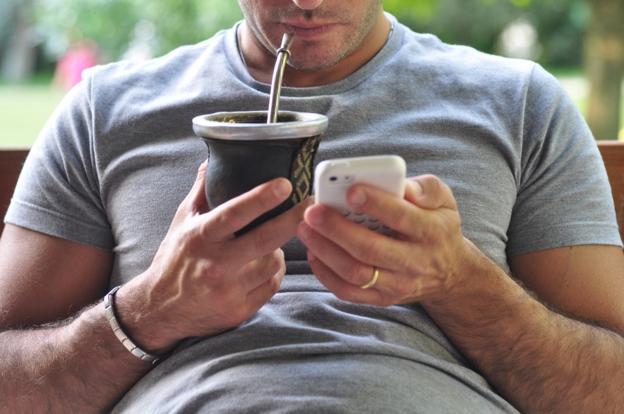 Homem, com, iphone Celular, Celular, Iphone, Uma Pessoa, Dispositivo, Homem, Fosco