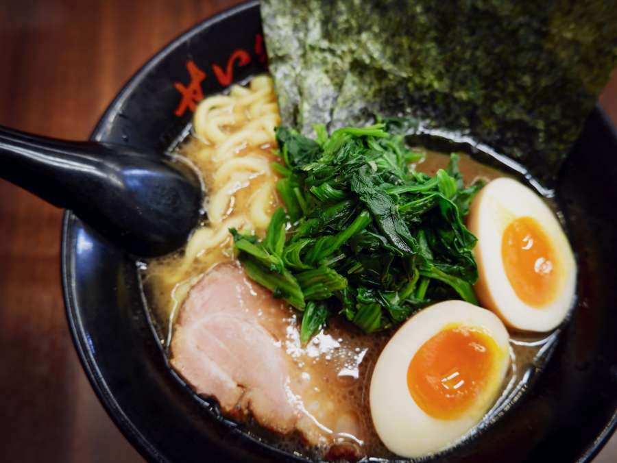 comida, sopa, cozinhar, asiático, japonês, ramen, refeição, culinária, macarrão, tigela, almoço, delicioso, chinês, tradicional, plano de fundo, prato, Japão, jantar, Ásia, quente, saudável, gourmet, ovo, carne, pauzinhos, porco, macarrão, cebola, saboroso, fresco, soja, branco, missô, vegetal, caldo, udon, molho, comer, restaurante, cozido, comer, vegetais, menu, cultura, isolado, verde, pauzinho, frango, ingrediente, picante