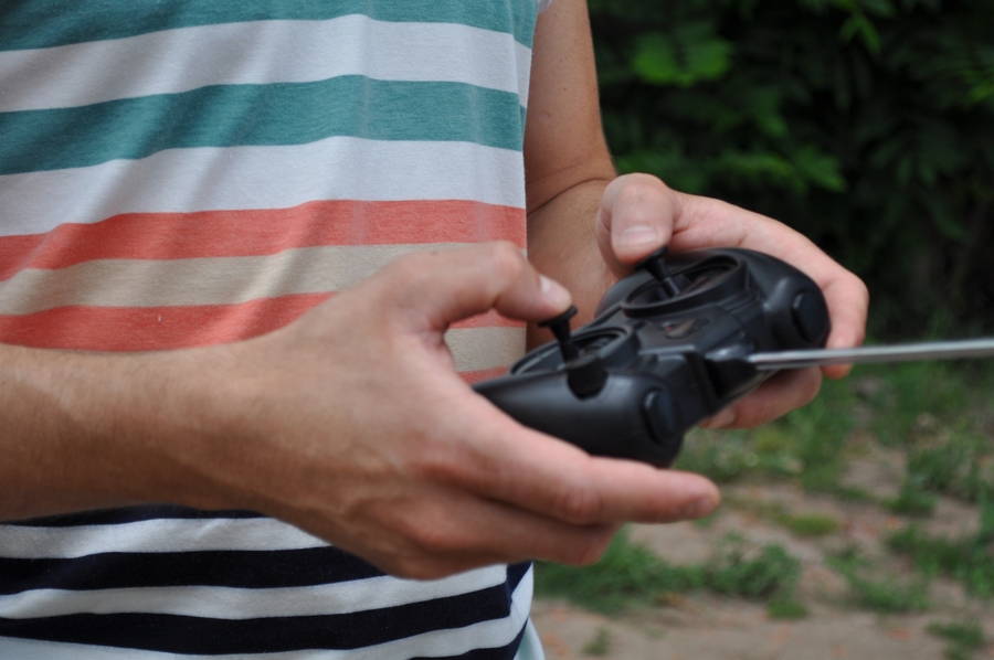 uma pessoa, pessoas, homem, controle remoto, brinquedo, jogo, controle remoto, tecnologia, P12062014